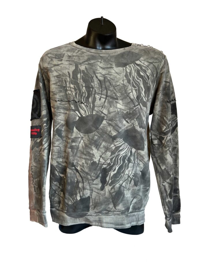 Upcycling sudadera Medusa