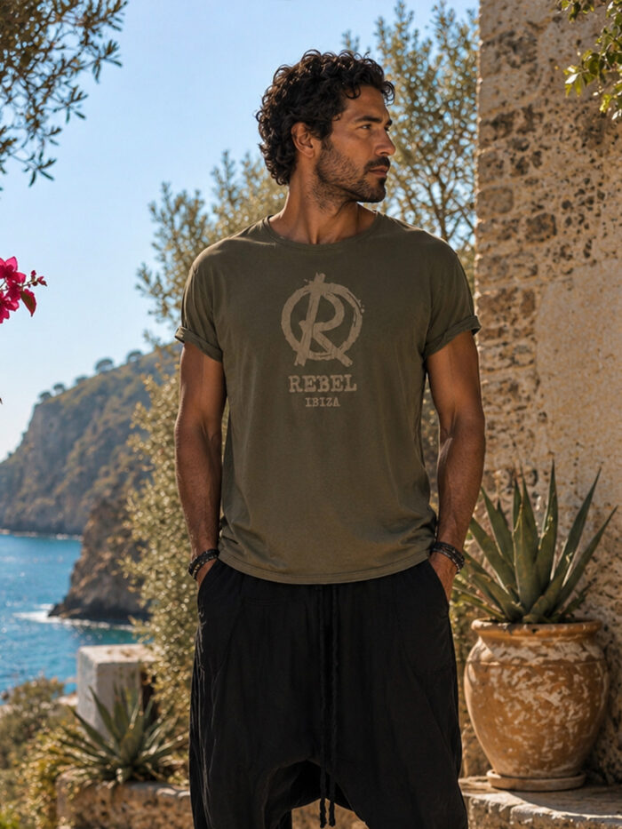 CAMISETA BÁSICA «REBEL IBIZA» verde militar